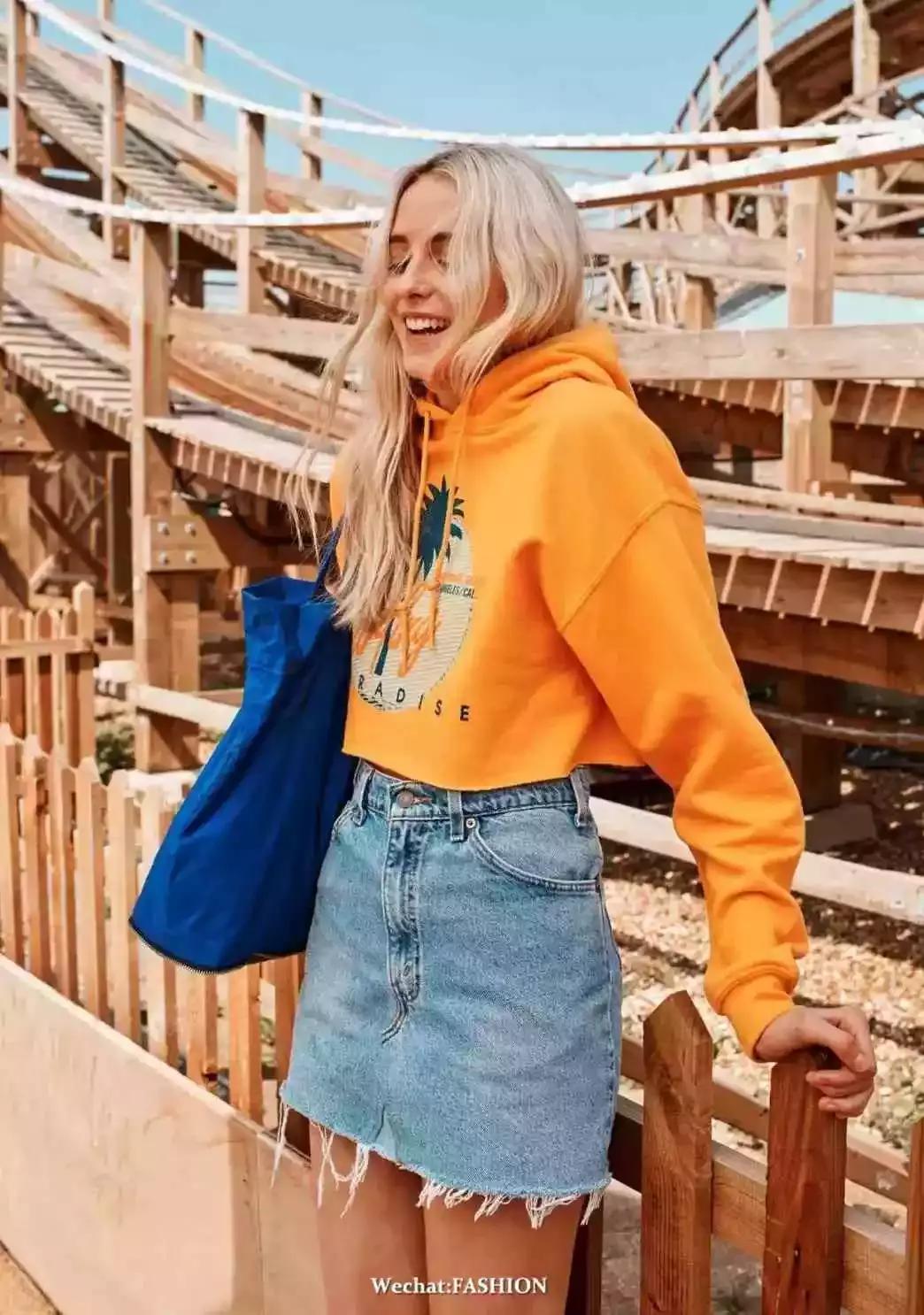 卫衣配什么裙子好看春天,卫衣裙子怎么搭配才好看