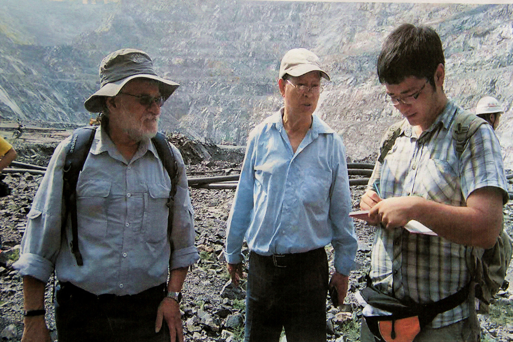 荒山沙漠变绿洲,荒山变绿山