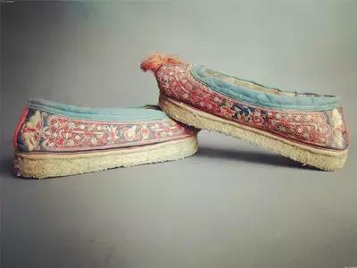 多年失传的绣花鞋,99两双传统工艺绣花鞋