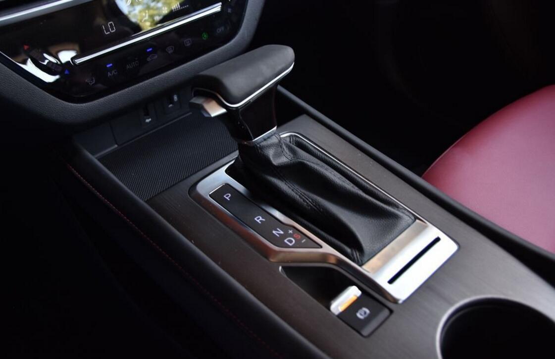 XRV的眼中钉,光发动机就更强,实测油耗6.4L,扭矩260N.m,仅9万