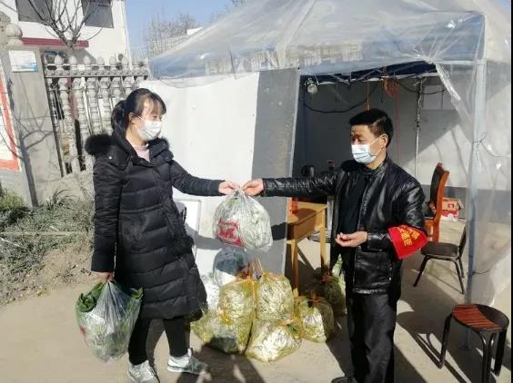 巾帼战疫|按下生活*放播**键解决农民销售难——乡镇妇联主席卖菜记