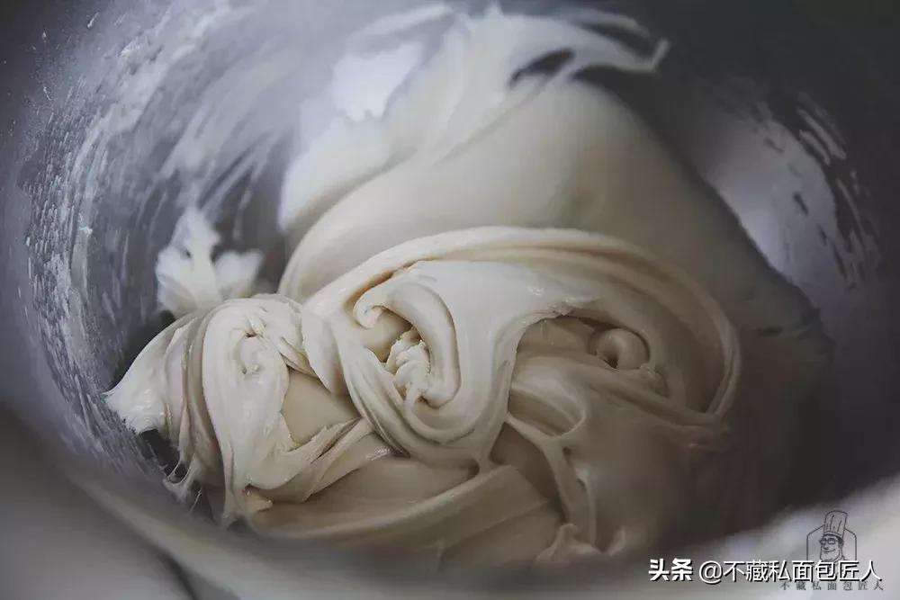 面团粘手了怎么补救,做吐司面团粘手是什么原因