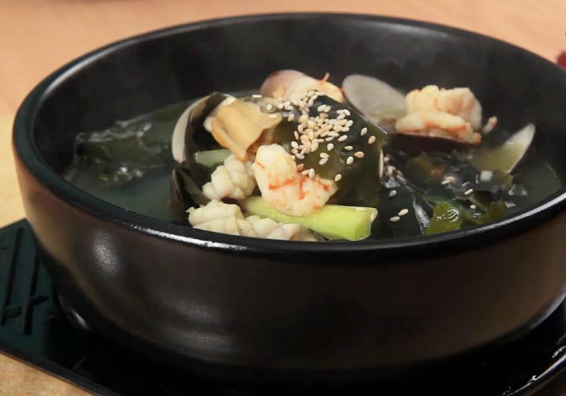 味精致癌鸡精更健康这是真的吗,味精是什么做的吃味精有害健康吗