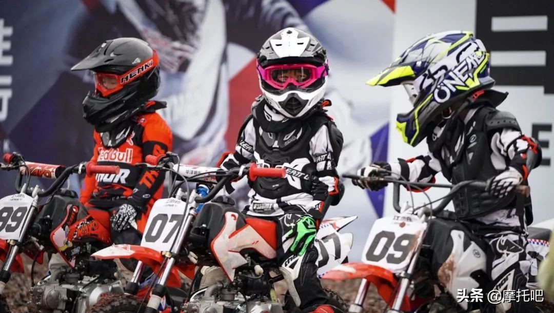 这摩托真好喝。。。不对....这酒真好骑！