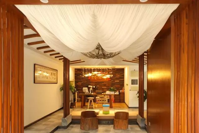 为钓鱼建房子,为了钓鱼在河边盖了房子