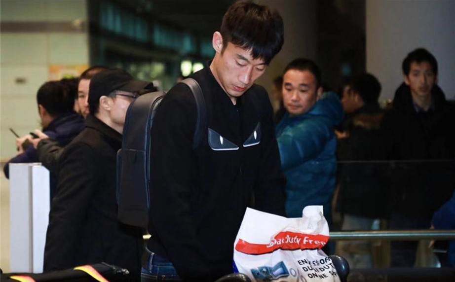 国足纪念品衣服,国足尽所有努力拿下亚洲杯开门红