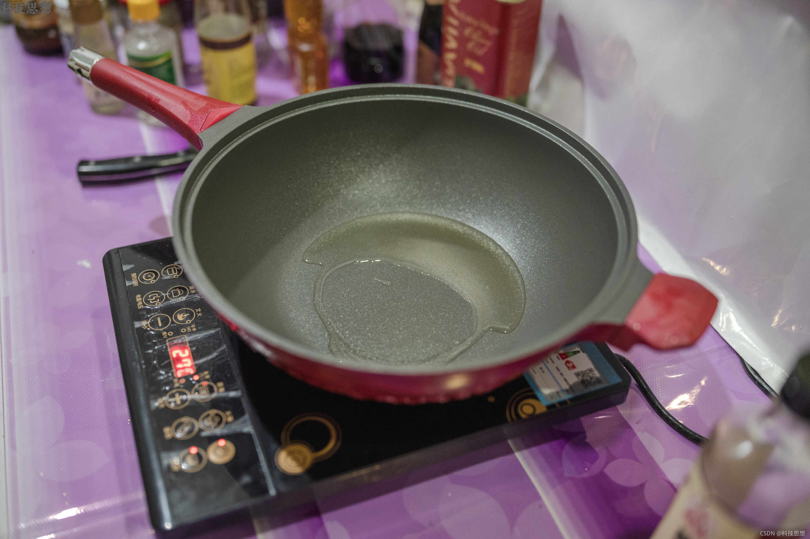 一擦就干净的平底锅，功能还真不少，帝伯朗菲尼雅浮雕钛钻不粘锅