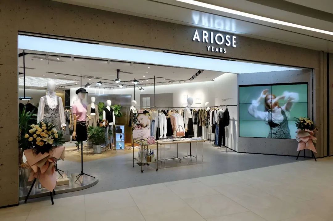 谁说服装店不行了？这个低调的女装却悄悄地开了1200多家店