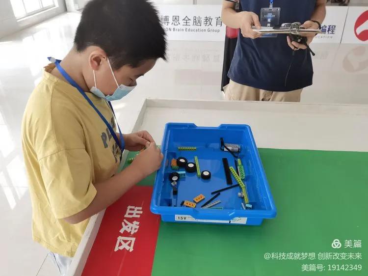 三明市青少年机器人竞赛火热开启,科技科普讲解大赛机器人