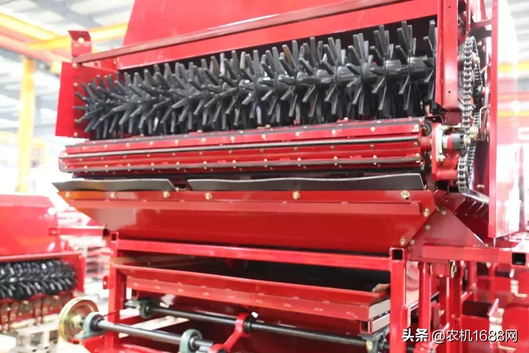 勇猛玉米收割机2021年补贴多少钱,17年的勇猛玉米收割机能卖多少钱