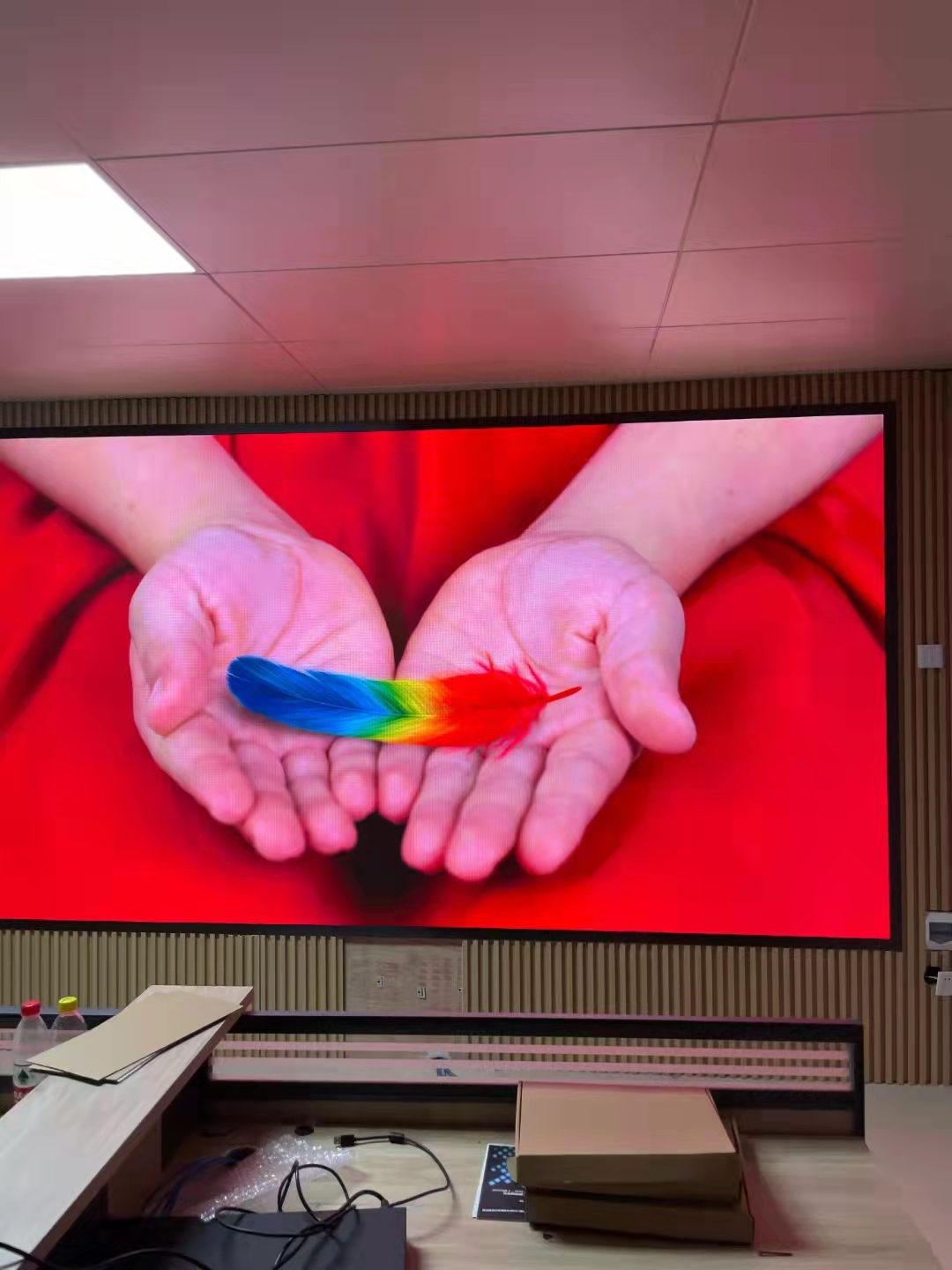 ledp2mm全彩显示屏多少钱一平方,室内p2全彩led屏价格