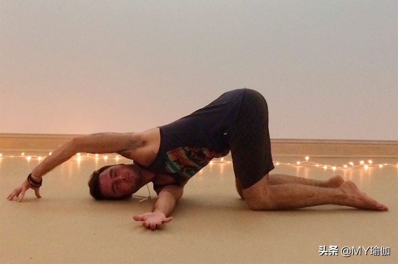 四个瑜伽动作促进新陈代谢,有效锻炼身体的瑜伽动作