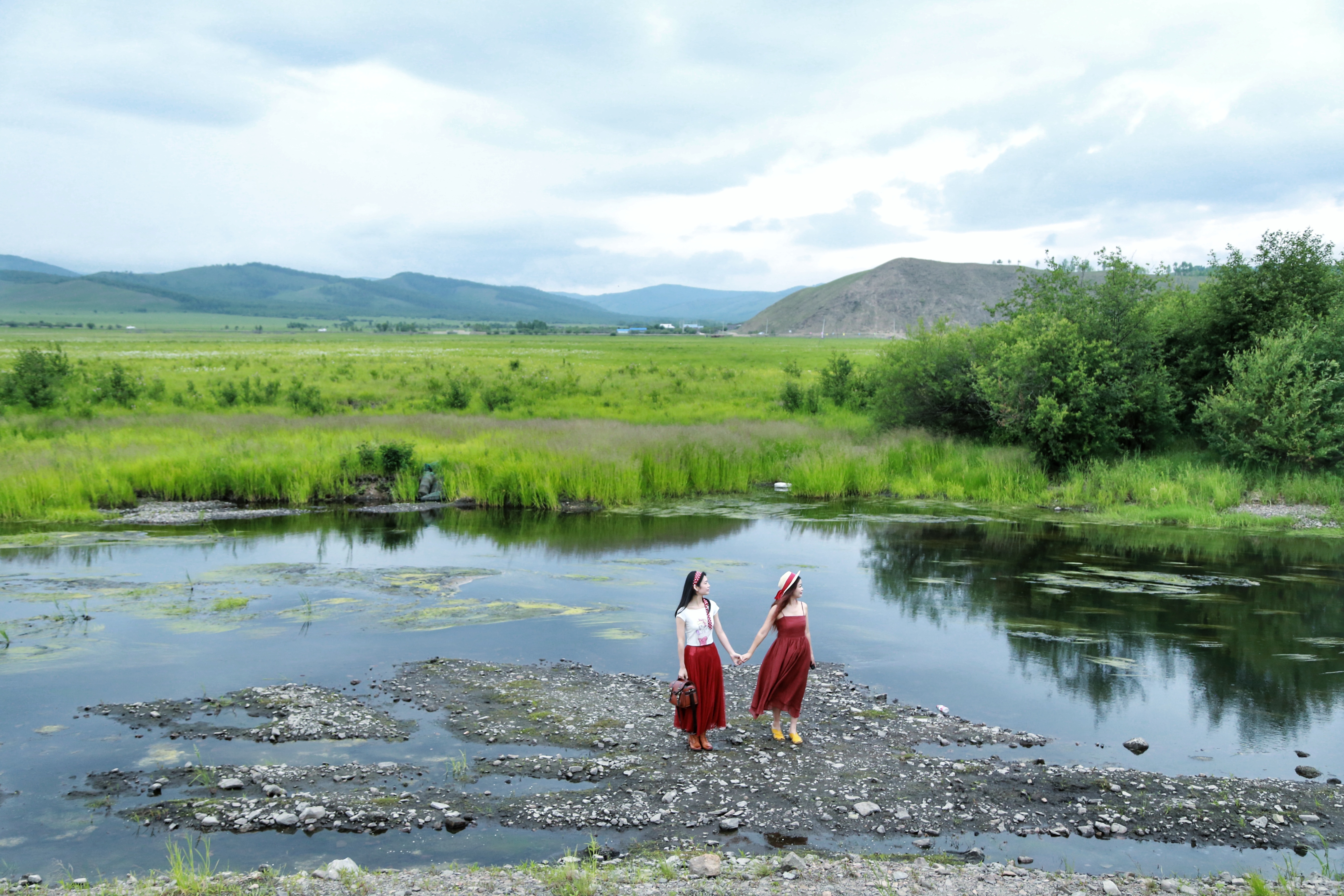 闺蜜旅游拍照片怎么摆动作,闺蜜旅游拍照姿势大全站姿