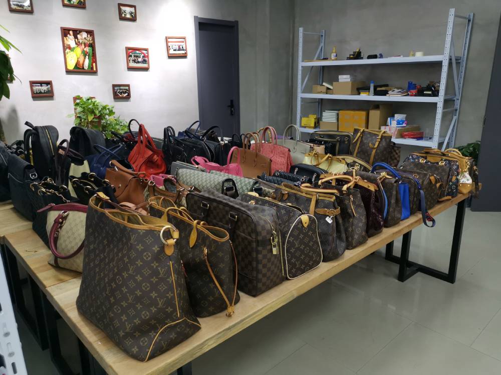 文能著书,武能拆装,钟表鉴定师的十八般武艺 |万表世界&易悦专访