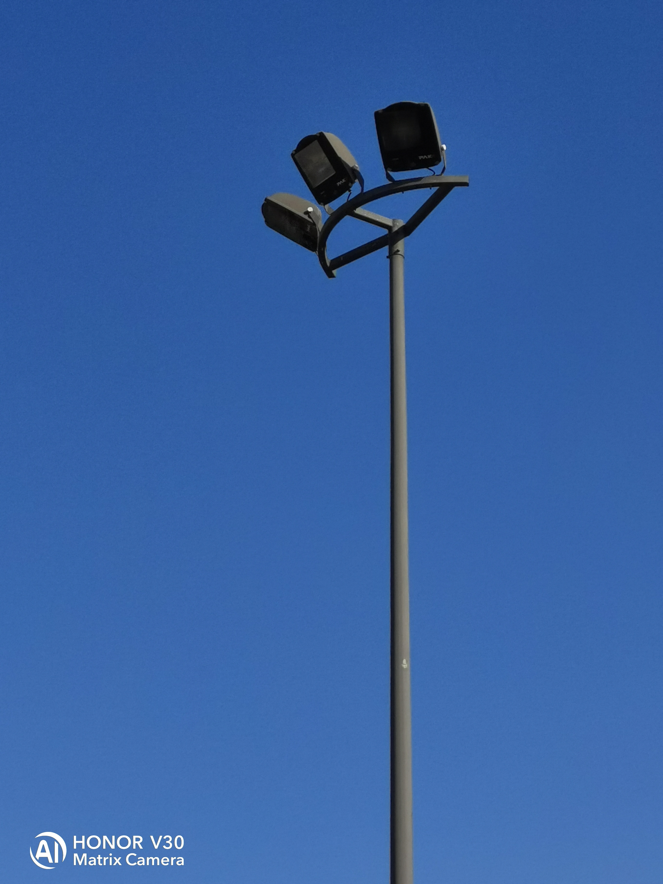 荣耀宣布发布1000元以下的5g手机,5g手机芯片市场上演五强争霸