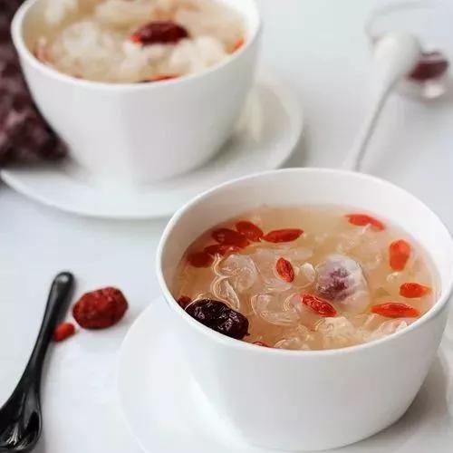 泡银耳一晚上会有毒么,如何泡发银耳煮得更粘稠