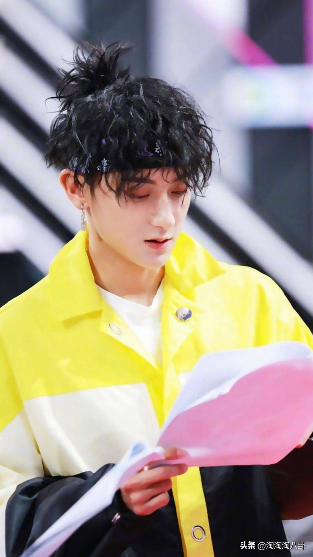 烫锡纸烫的男明星,男明星的锡纸烫