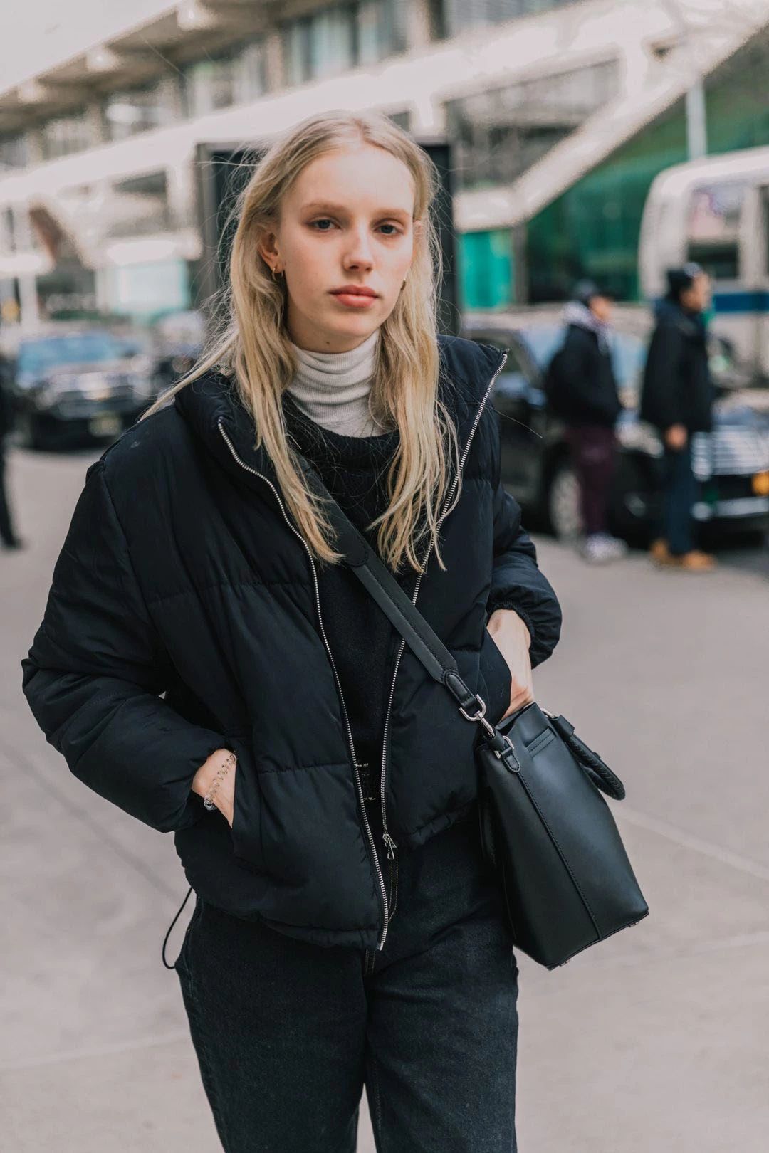 150斤面包服显瘦,面包服加直筒裤