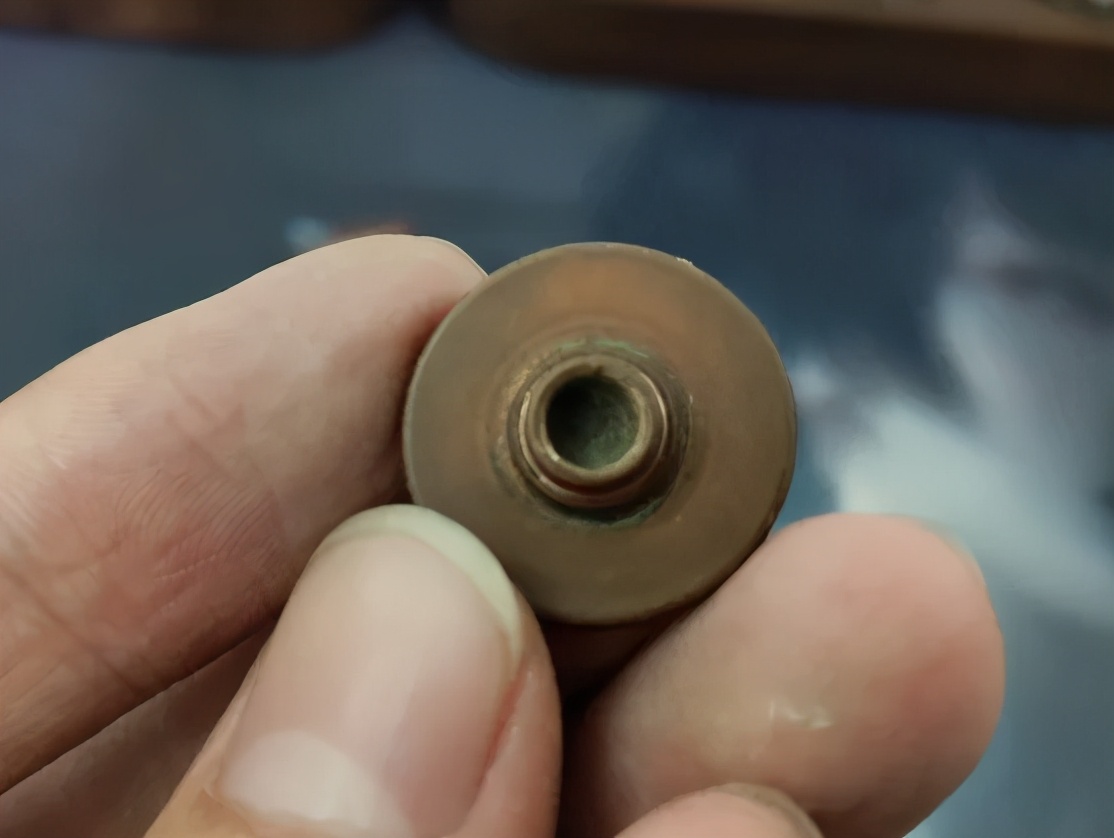 这个指尖陀螺不仅能转,还能啪啪啪?