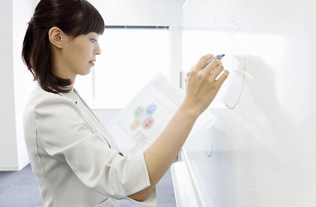 咽炎最简单的自愈方法嗓子痒干咳,咽炎怎么治疗喉咙感觉很干