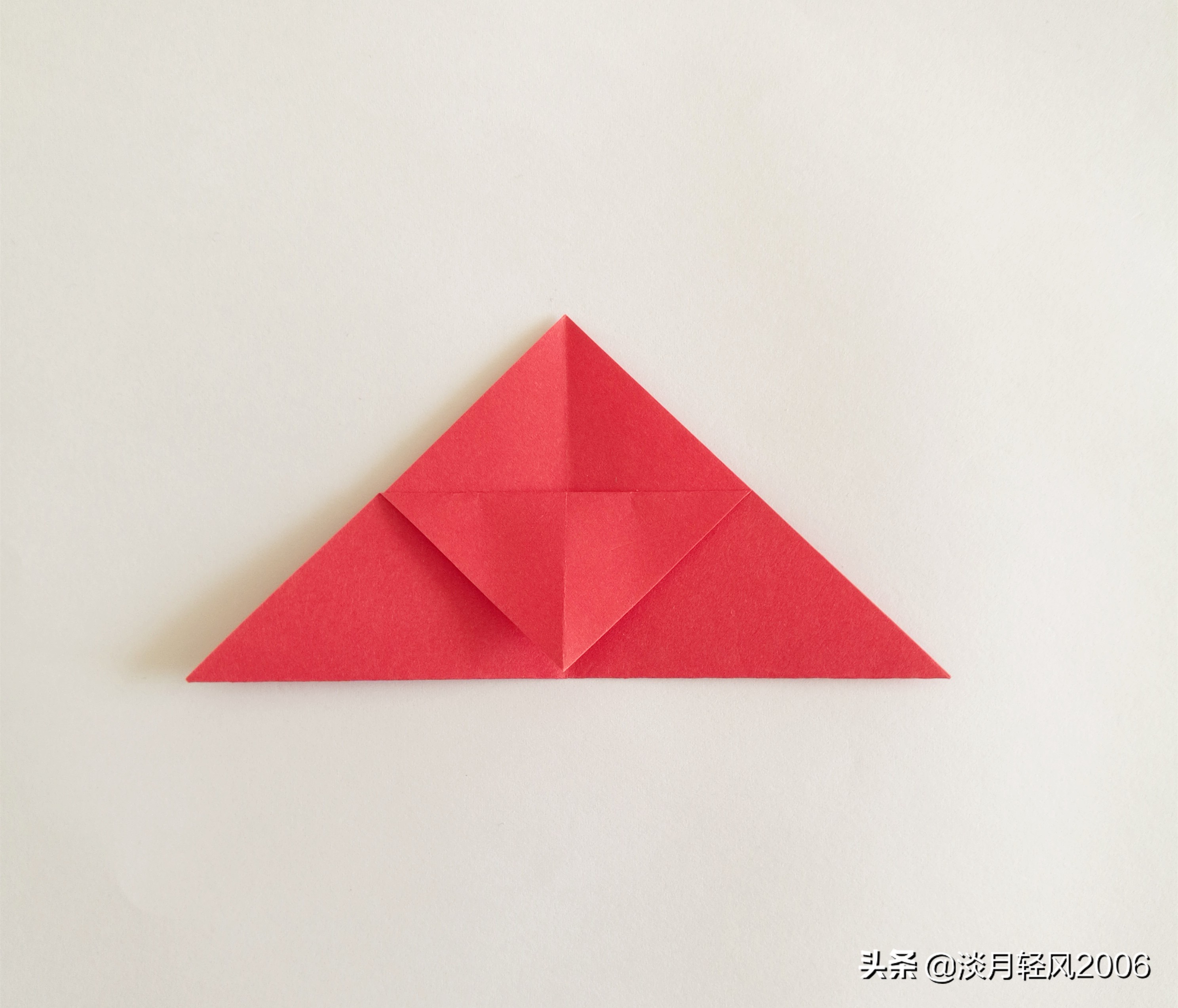 正方形星空卡纸爱心卷轴折法,简单有趣的卡纸折心