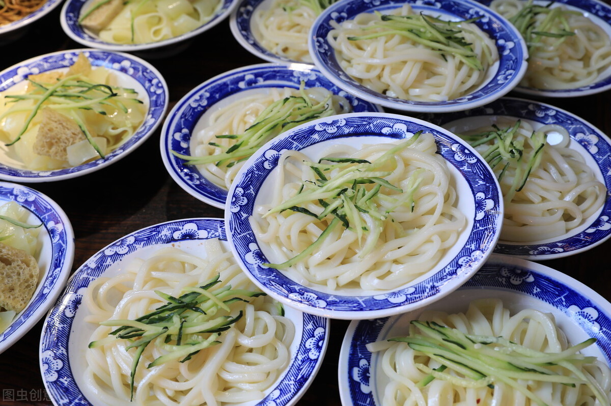 做凉粉必须放矾吗,做凉粉锅里要放水吗