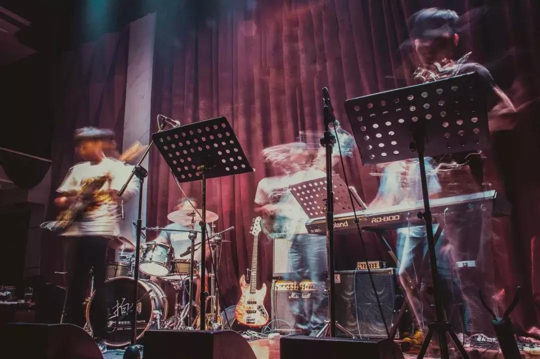 成都这个“国潮风”宝藏地，小长假七天乐，百威啤酒19.9元任性喝