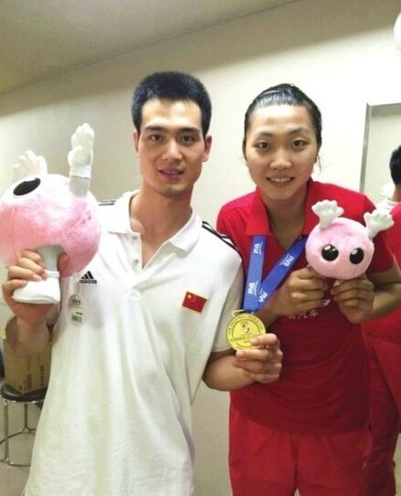 女排张常宁逗小孩视频,张常宁李童赛后花絮