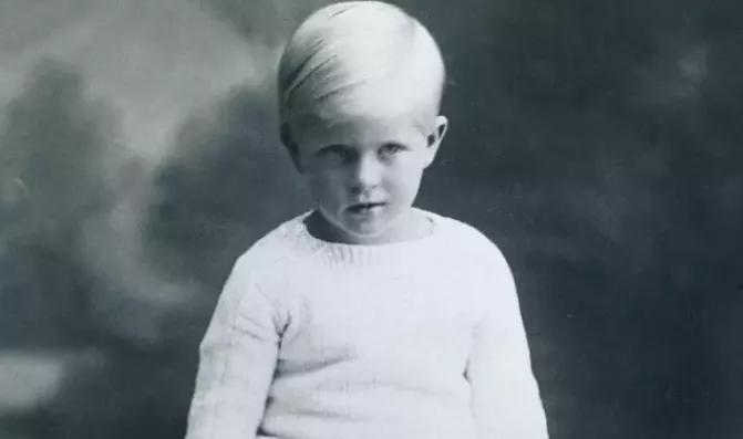 菲利普亲王一生获得无数荣誉,菲利普亲王年轻时