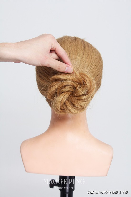 发量少也能顶部饱满的盘发,发量少怎样盘发好看
