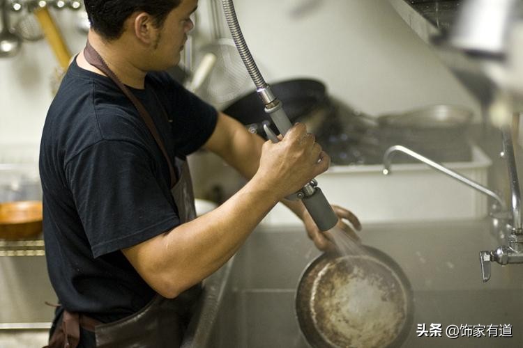 小苏打怎么去除烧焦的不锈钢锅,如何清洗不锈钢锅内烧焦黑垢