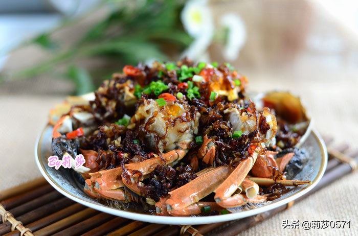 蒜香螃蟹的最简单做法,螃蟹的既简单又好吃的做法