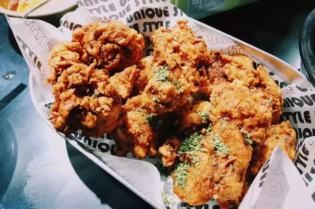 广州爆火的韩国年糕火锅 (韩国美食一条街部队火锅)