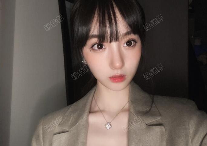 斗鱼皇帝“君皇”追求姜允儿失败，删牌子联系方式，寻求新目标？