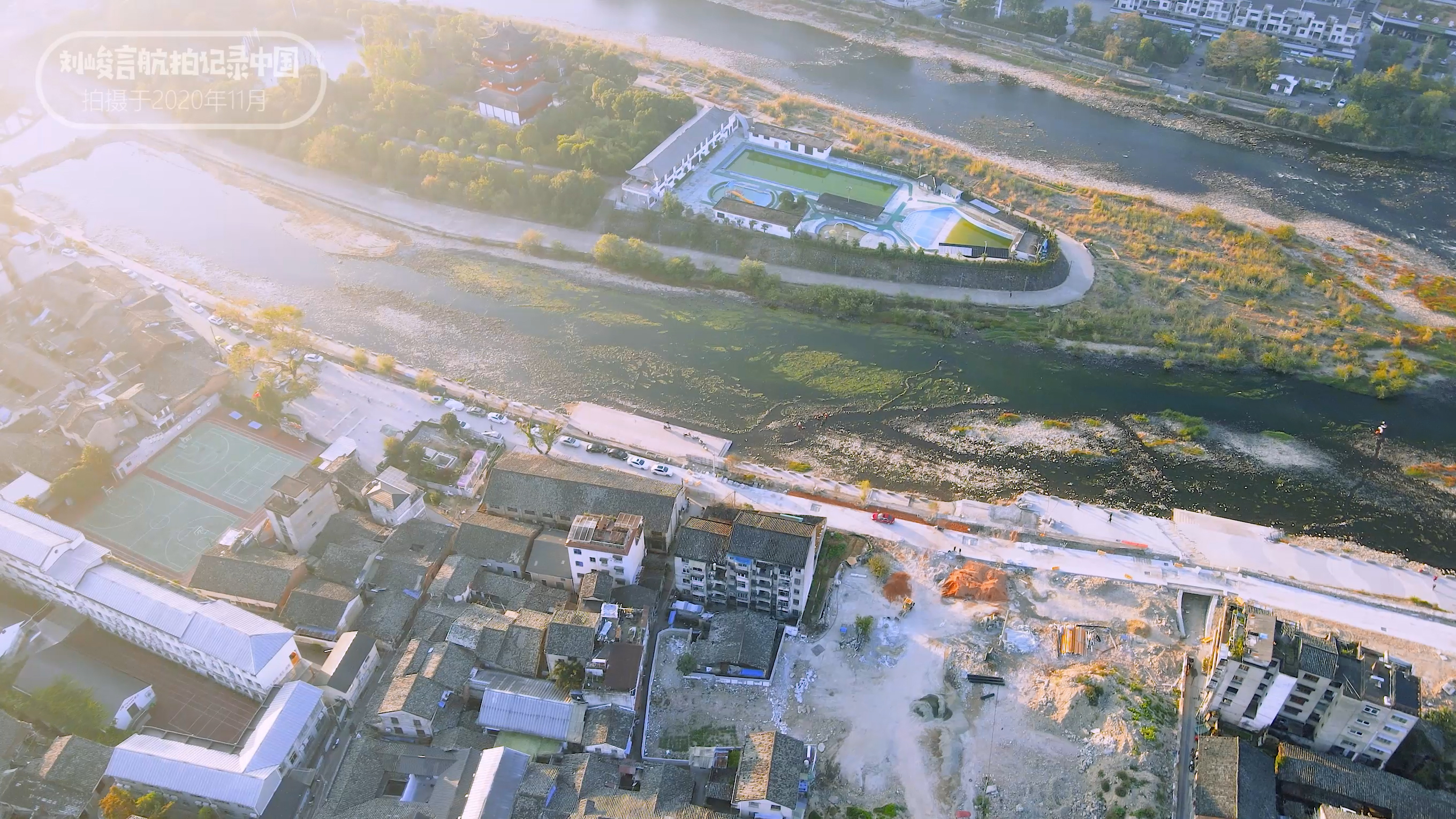 龙泉的青瓷宝剑有名气,为什么龙泉盛产宝剑