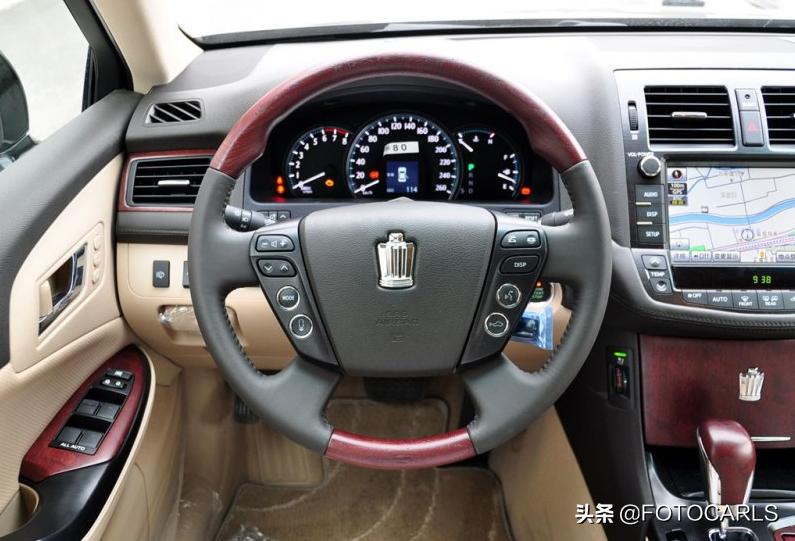 丰田皇冠4.3LSaloonVIP实拍，座椅上小喇叭叫高级，售价89.96万
