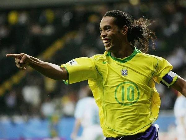 小罗的足球生涯,真正的快乐足球