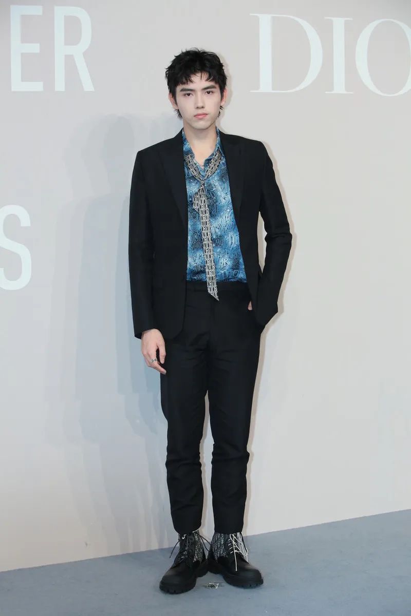 迪奥西装黄景瑜,迪奥代言人黄景瑜照片