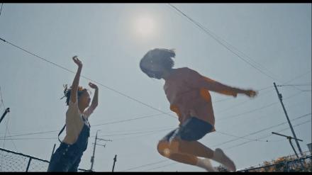 打败《寄生虫》,这部新片《蜂鸟》才是真正的年度最佳