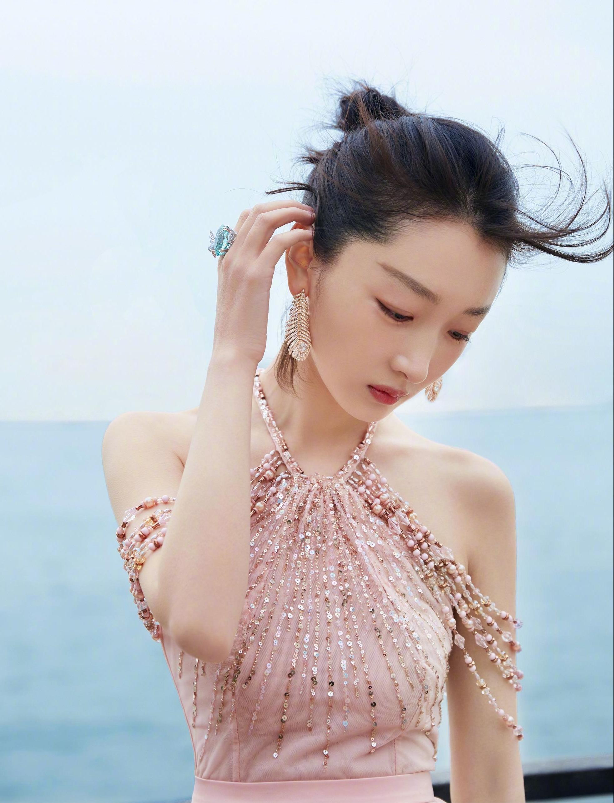 28岁周冬雨成为最年轻的双料影后,周冬雨双金影后十年进阶史