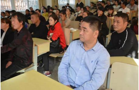 家校同心携手同行家长发言,家校同心师生同行的家长会的总结