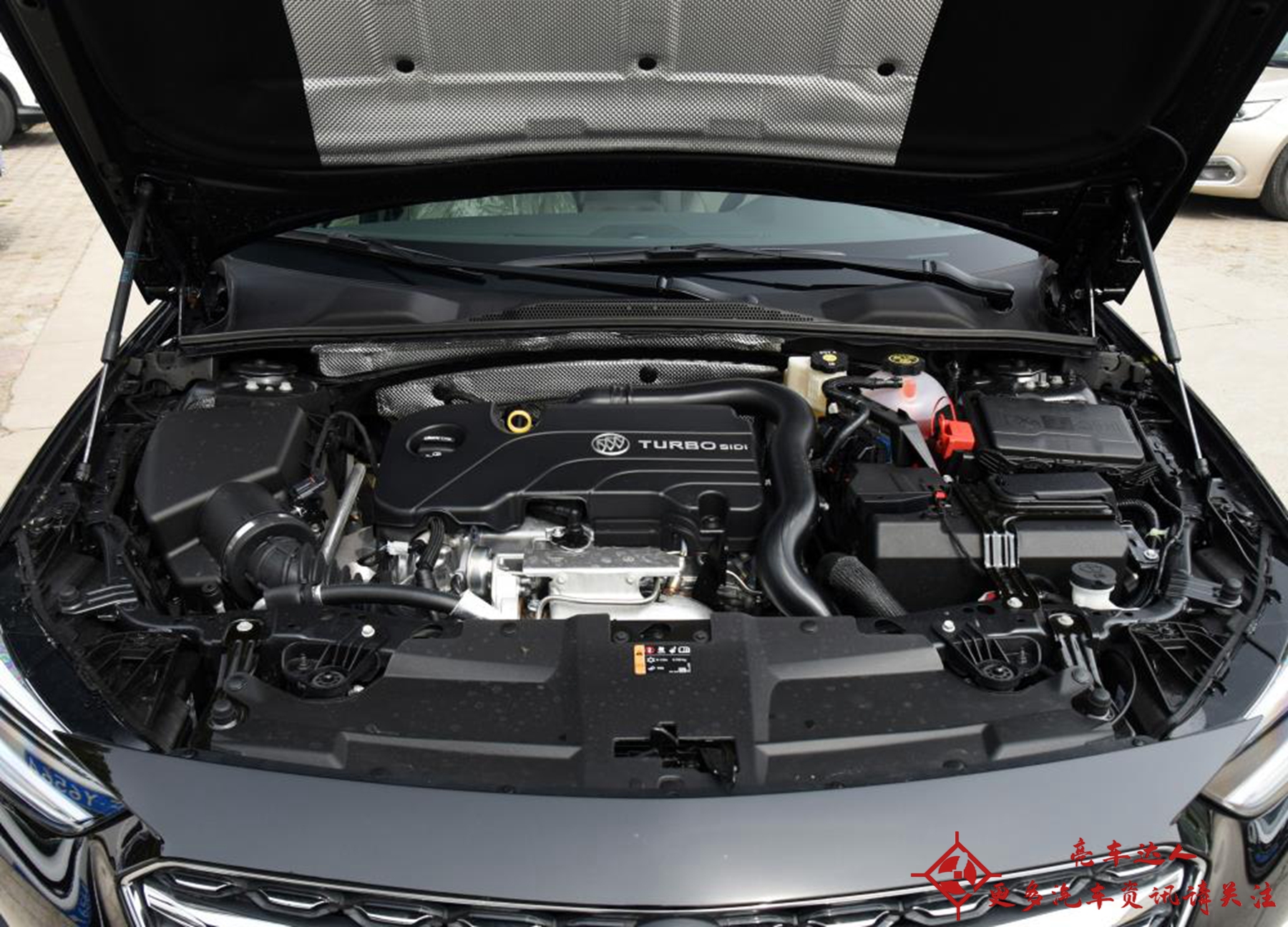 低配君威落地多少钱,低配君威和迈腾