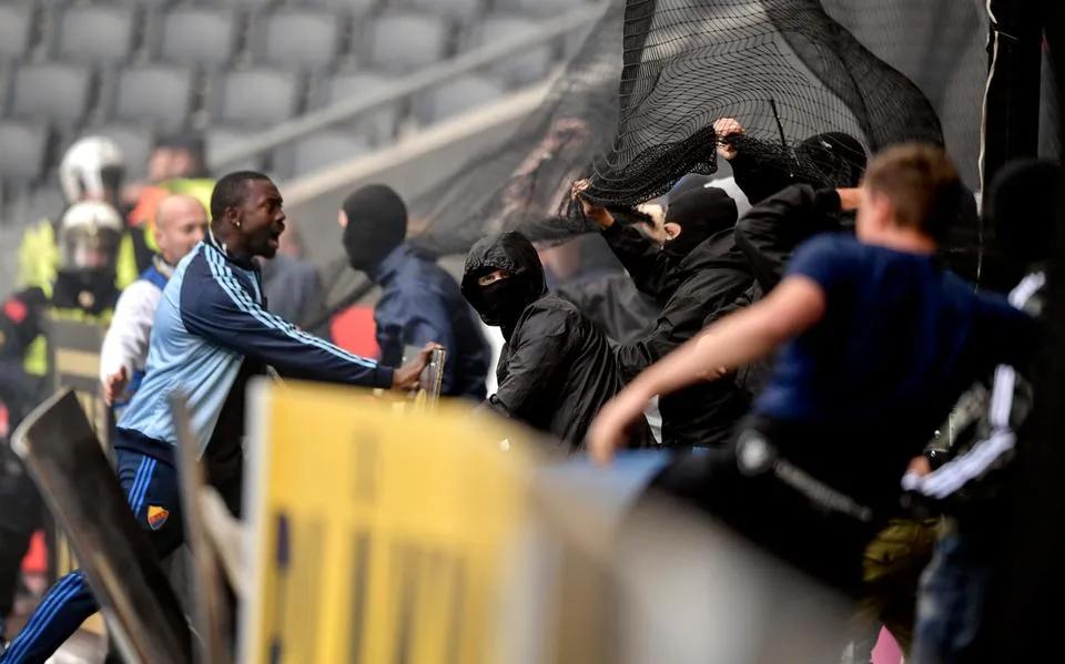 从Burberry、FredPerry到C.P.Company，足球迷都在穿什么？