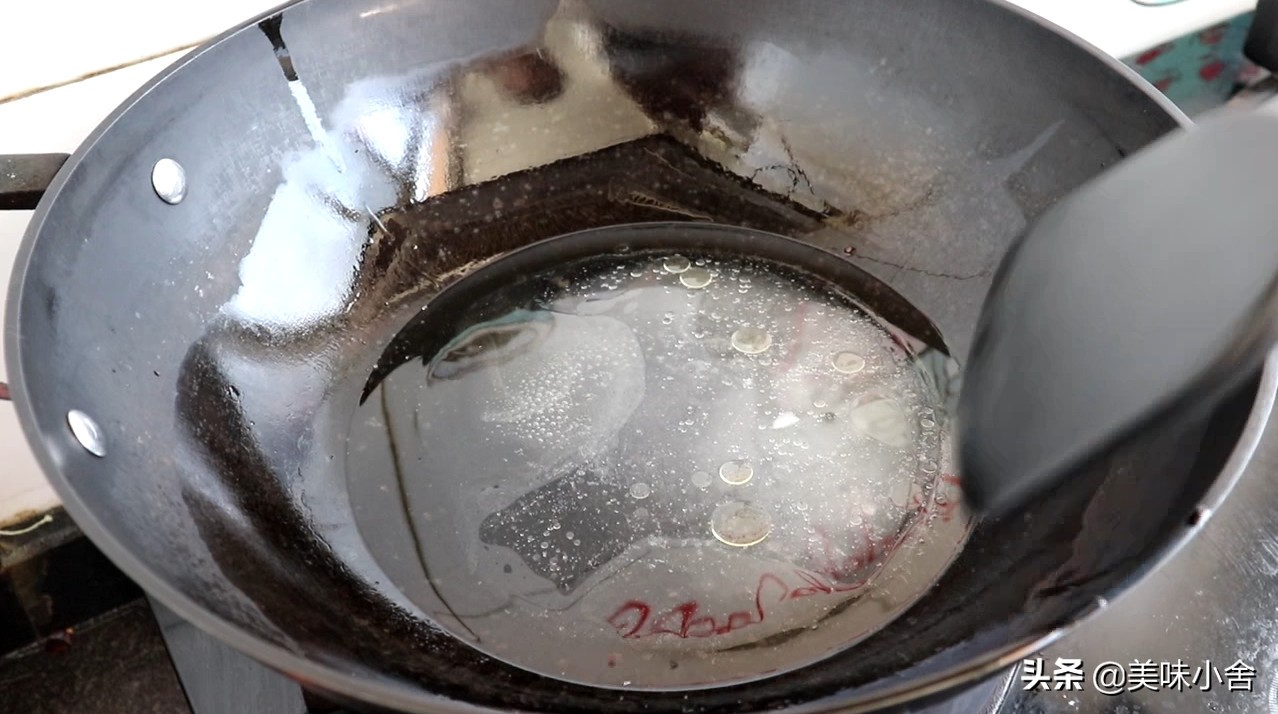 猪蹄这样做太好吃了，Q弹软烂入味，酱香十足，女人多吃对身体好