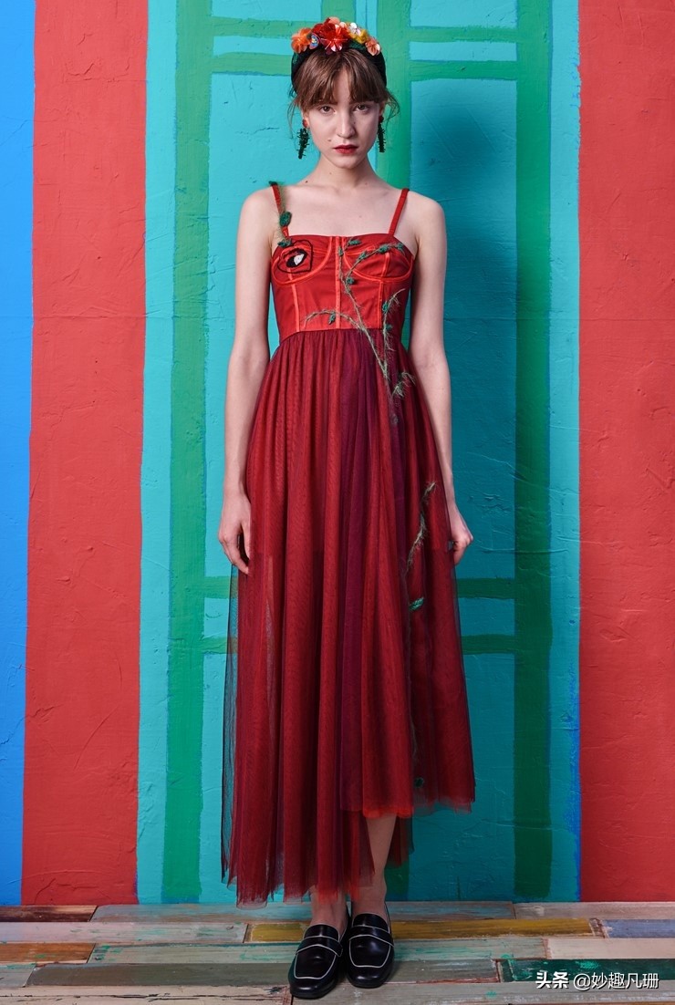 高端年会气质礼服推荐高级感,华丽设计感年会时尚轻奢高级礼服