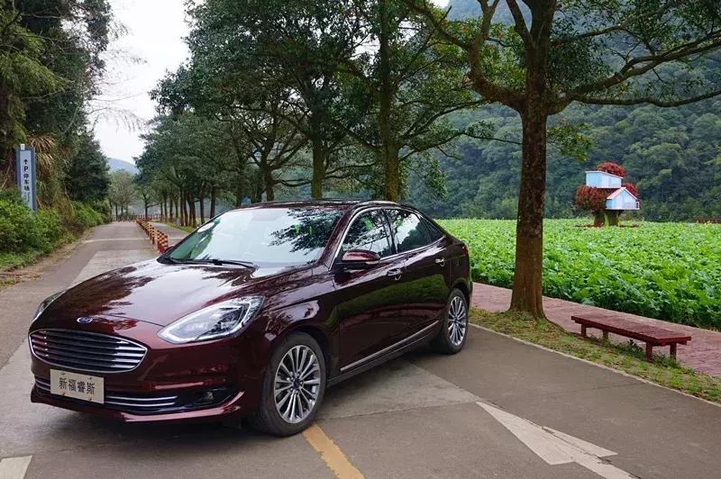 福特福睿斯和日产轩逸哪个更省油,福特福睿斯加不起油