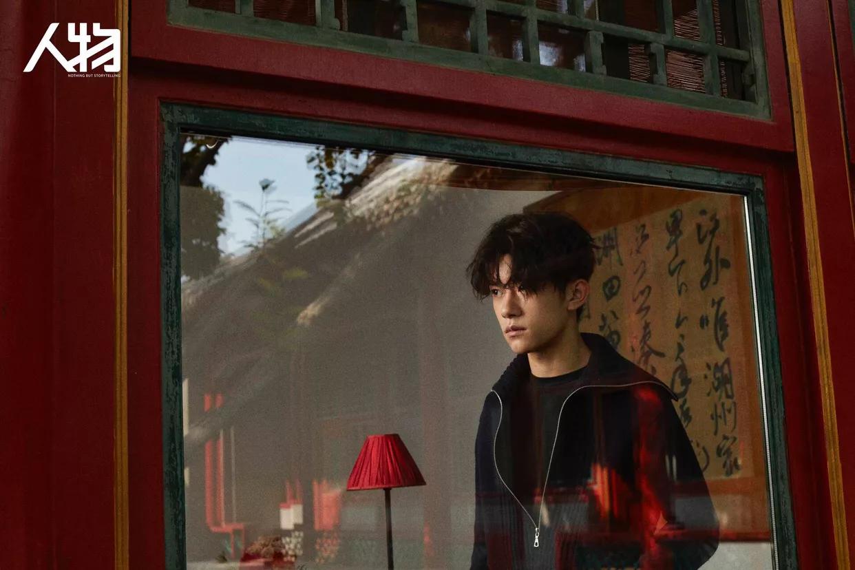 用一句话概括易烊千玺近期的事情,人物易烊千玺两万字专访