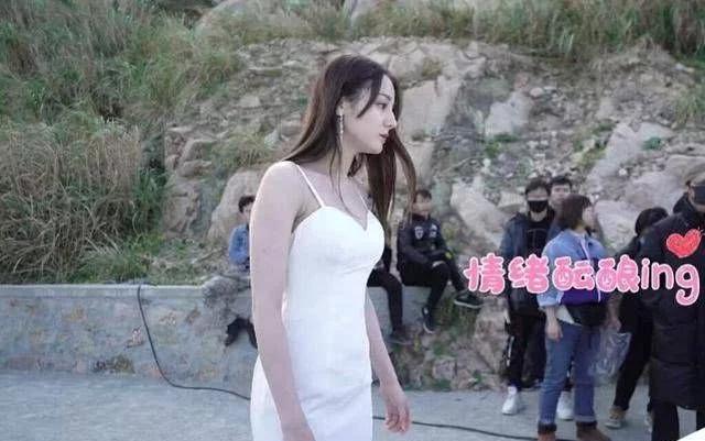 迪丽热巴拍戏时笑场,迪丽热巴拍戏现场各种搞怪