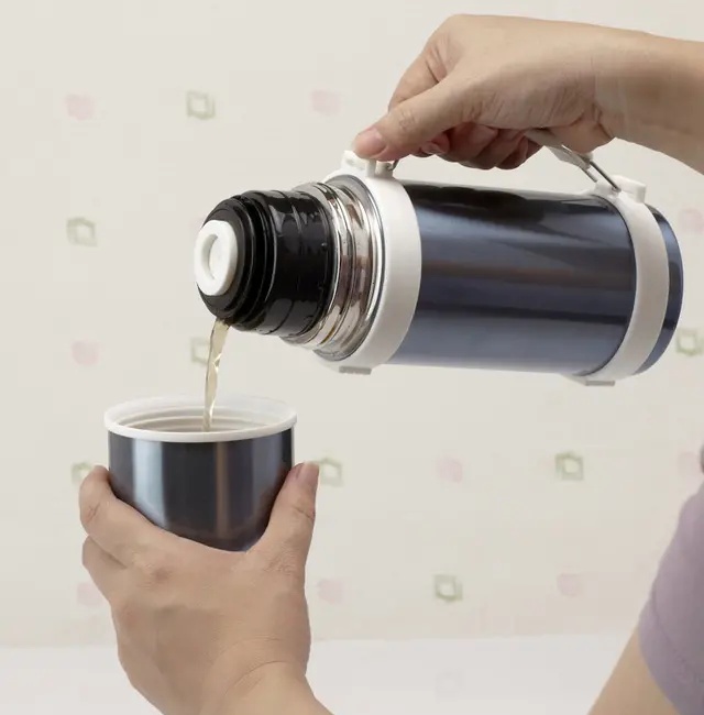 4岁男童突然耳朵疼,4岁孩子说耳朵疼然后夜晚发烧