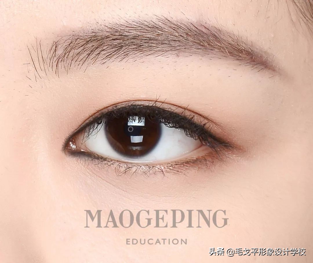 眼线一画就糊怎么解决,眼线一秒学会